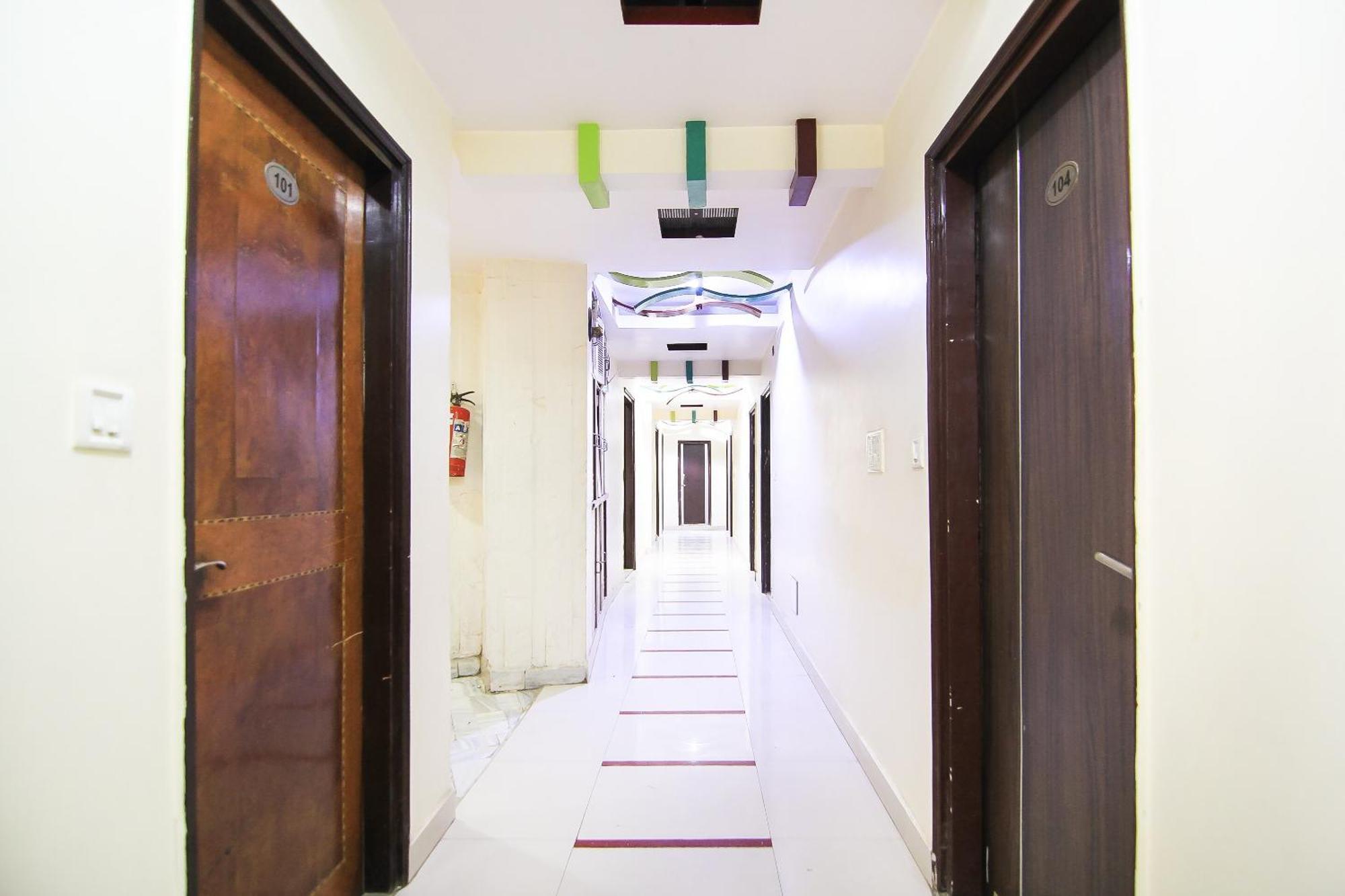Oyo 2569 Hotel Paradise カーンプル エクステリア 写真