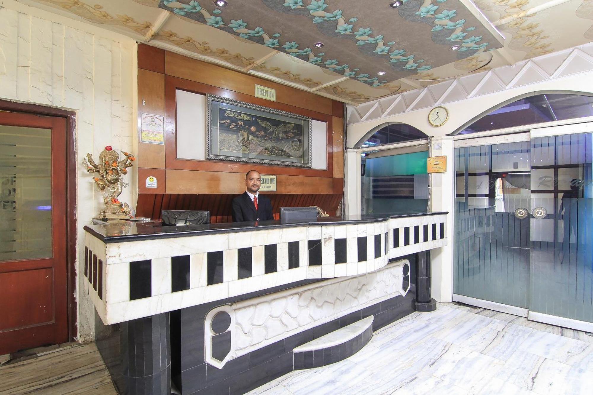 Oyo 2569 Hotel Paradise カーンプル エクステリア 写真