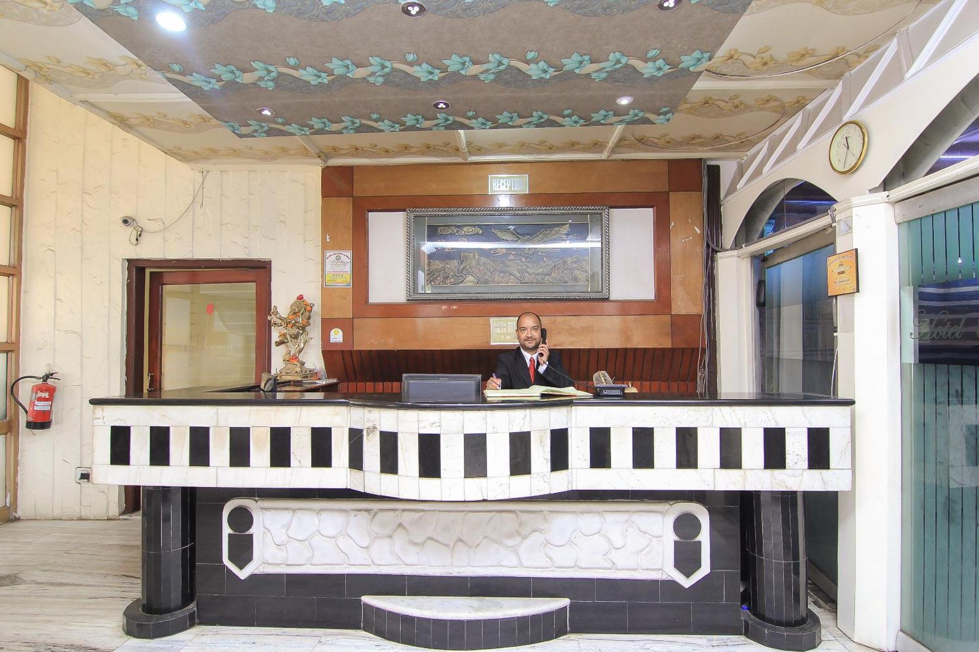 Oyo 2569 Hotel Paradise カーンプル エクステリア 写真